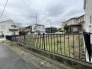 落ち着いた住宅街に溶け込み、これからの暮らしを自由に描けるゆとりある空間が広がります。
