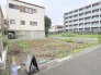 周囲の建物と程よい距離感を保ちながら開放的な空気が流れる心地よい敷地です