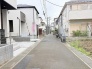 落ち着いた佇まいの建物が並ぶ、のどかで穏やかな空気が流れる住環境です