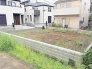 周辺の落ち着いた街並みに調和する、開放感とゆとりを感じられる敷地です