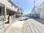 青空が広がり穏やかな空気が流れる落ち着いた住環境が心地よい風景