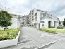 洗練された佇まいが街並みに調和し、穏やかな日常を予感させる佇まいです。