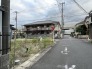 静かな空気に包まれた、落ち着きのある日常が感じられる周辺の街並み