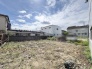 開放的な空が広がり心地よい風が通り抜けるゆとりある敷地です