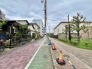 緑豊かな街並みに寄り添う穏やかな空気が漂う、落ち着いた佇まいの周辺環境。