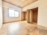 木目の落ち着いた質感が広がり穏やかな時間を過ごせる心地よい空間