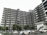 空と街並みに穏やかに溶け込む、洗練された佇まいが心地よい暮らしを予感させます。