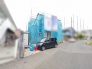 新しい暮らしの始まりを静かに心待ちにする、落ち着いた佇まいの建築現場です。