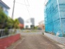 ゆとりある敷地に広がる空が心地よい、開放感に満ちた住環境です。