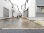 整然と区画された街並みに佇む洗練された外観は穏やかな日常を予感させます