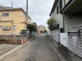 周辺の街並みが落ち着いた雰囲気を醸し出す、穏やかな時間が流れるロケーションです。