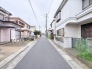 落ち着いた佇まいの邸宅が並び穏やかな時間が流れる閑静な住宅街