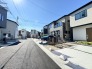 整然と住宅が立ち並ぶ、穏やかで落ち着きのある街並みが日々の暮らしを包み込みます。