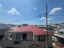 視界を遮るもののない開放的な空が広がり、日々の暮らしに心地よい広がりを感じさせてくれる住環境です。