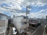 空が広く感じられる落ち着いた住宅街の眺望が、日々の暮らしに穏やかな開放感をもたらしてくれます。