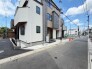 洗練されたコントラストが美しい外観は、街並みに調和しながらも確かな存在感を放っています。