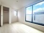 無駄な装飾を削ぎ落としたシンプルな空間は、住まう方の感性に寄り添う穏やかな広がりを感じさせます。