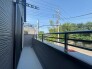 開放感のある空を見上げながら、ゆったりとした時間を過ごせる心地よい外の空間です。
