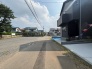 穏やかな空が広がる閑静な住宅街で、日々の暮らしがゆったりと流れる心地よい環境です。