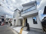 洗練されたフォルムと質感にこだわり、街並みと調和するモダンな佇まいが心地よい暮らしを予感させます。