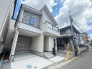 洗練されたデザインと落ち着いた質感が調和し、住まうほどに愛着を感じさせるモダンな佇まいです。