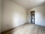 白を基調としたシンプルな内装が、住まい手のこだわりを自由に映し出す穏やかな余白の空間です。