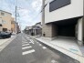 前面道路を含む現地写真

