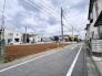 前面道路を含む現地写真
