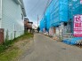 落ち着いた住宅街の風景に、新しい暮らしの胎動が感じられる穏やかな街並みです。