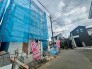 新しい暮らしの基盤となる住まいが、静かな住宅街の中で着実に形作られています。