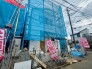 着実に完成へと近づく、期待と可能性を秘めた建設現場の姿です。