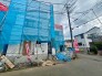 新しい住まいが着実に形作られていく、期待感に満ちた建設現場の風景です。