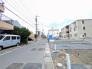 1号棟 前面道路を含む現地写真
