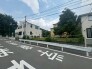 空と緑の自然な調和を感じながら、穏やかな暮らしを育むことができる落ち着いた環境です。