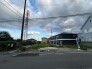 周囲に落ち着いた住宅が立ち並び、穏やかな時間が流れる開かれた空間です。
