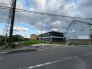 空が広く開放感のあるロケーションで、周囲との程よい距離感が心地よい穏やかな住環境です。
