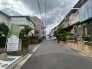 穏やかな時間が流れる落ち着いた住宅街の風景が、日々の暮らしに心地よい安心感をもたらしてくれます。