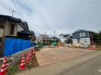 これから新しい暮らしが始まる、閑静な住宅街に位置する開放的な敷地です。