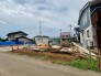 新しい住まいが形作られていく過程を感じる、落ち着いた環境の土地です。