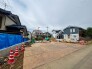 新たな暮らしの基盤となる、穏やかな空気が流れる住環境で整えられた広々とした敷地です。