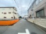 前面道路を含む現地写真
