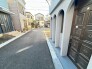 前面道路を含む現地写真
