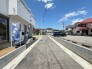 前面道路を含む現地写真
