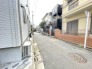 前面道路を含む現地写真
