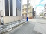 前面道路を含む現地写真
