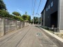 豊かな緑と静かな空気に包まれ、穏やかな時間が流れる落ち着いた住環境です。