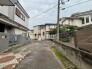 穏やかな時間が流れる落ち着いた住宅街に位置し、心地よい暮らしの予感を感じさせる環境です。