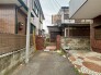 周囲の建物と調和しながら、落ち着いた佇まいと程よい距離感が心地よい穏やかな日常を予感させます。