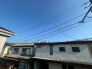 どこまでも広がる青い空が日常に開放感をもたらし、穏やかな時間の流れを感じさせてくれる眺望です。