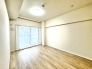 素材の風合いを活かしたシンプルな内装が、穏やかで心地よい暮らしの背景となってくれます。